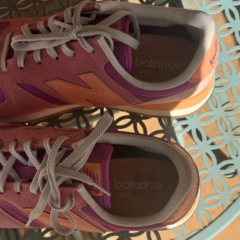New Balance 420 Women's Pink and Orange Sneakers - Picture 4 of 5
